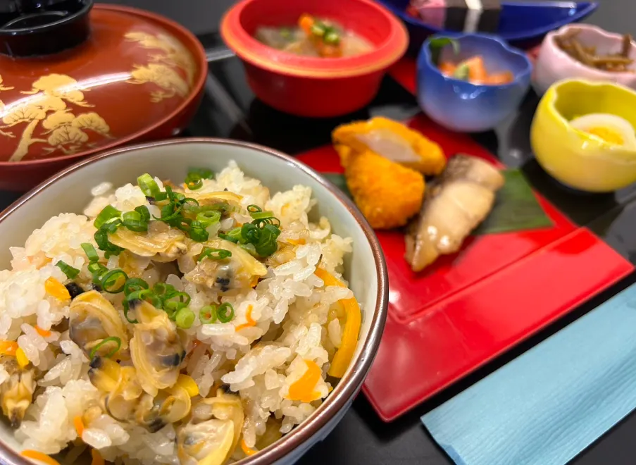 季節の炊き込み御膳（あさりご飯）